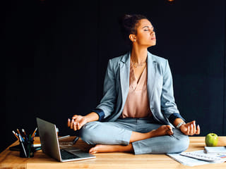 Sleepy at your desk in Dubai? 7 fun ways to wake up without that second coffee