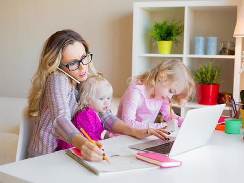 Parents should spend time with their children, without using a phone or tablet