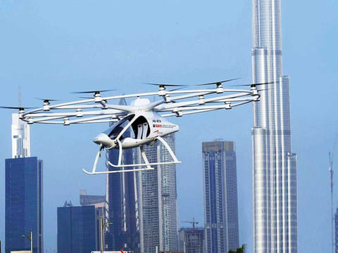 Maiden flight of the world’s first flying taxi in Dubai, the Autonomous Air Taxi (AAT). It’s a vehicle that will be used for the world’s first self-flying taxi service set to be introduced by Dubai’s Road and Transport Authority. The two-seater AAT, capable of transporting people without human intervention or a pilot, has been built by Volocopter, a Germany-based specialist manufacturer of autonomous aerial vehicles. The test flight was held in September 2017.