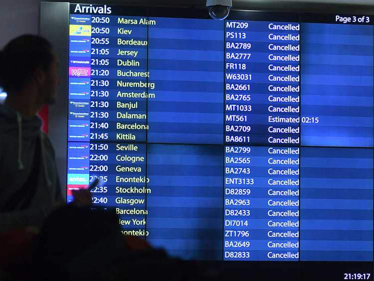 Britain_Gatwick_Airport_Drones_78737