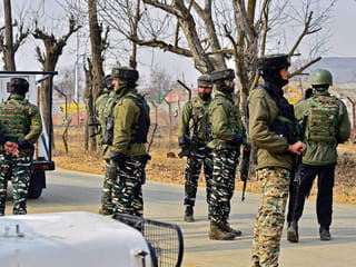Nearly 10,000 troops airlifted to Srinagar amid major crackdown in J&K