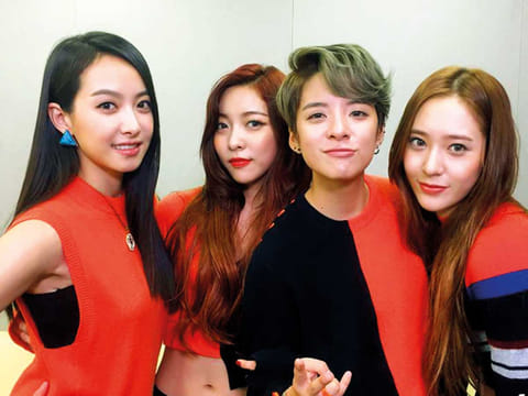 Victoria Song, Luna Park, Amber Lui and Krystal Jung of f(x).