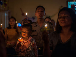 Prayers, fear as Indonesia tsunami toll tops 400
