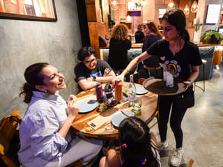 Engineers and stockbrokers wash dishes for a cause