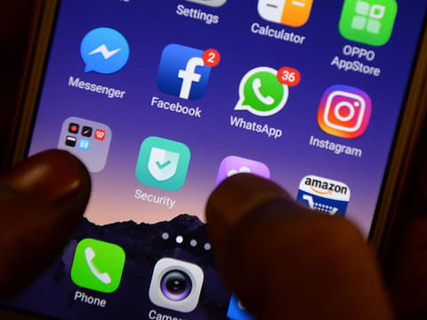 Apps for WhatsApp, Facebook and other social networks on a smartphone