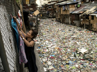 Video: Manila's river of plastic — Pasig River
