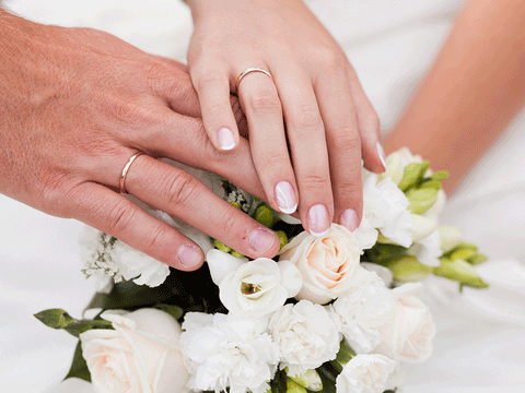 Big weddings look too stressful. Here are 4 steps to have the wedding you want for less.