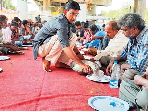 Syed Osman Azhar Maqsusi serves a hot meal of boiled rice and lentils in Hyderabad. 