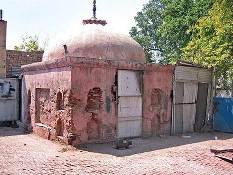‘Panj Tirath’ is named for the five pools of water present at the site.