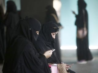 Saudi Arabia drops dress code for foreign women in tourism push