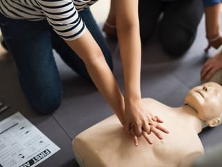 What began as a CPR lesson turned into a life-saving rescue inside the classroom.