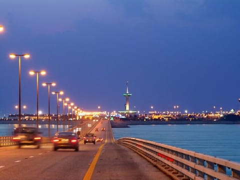 The E-JESR app has boosted the use of pre-payment- of- fee system to 55% on the King Fahd Causeway and reduced the time for crossing the toll gates from 15 seconds to 3.