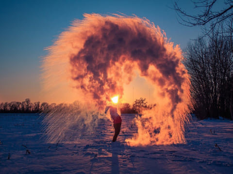 Twitter users from the US are sharing pictures of hot water "instantly turning into snow".