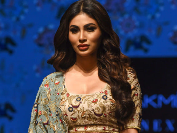 TAB-190202-LAKME--Mouni1-1549096259332