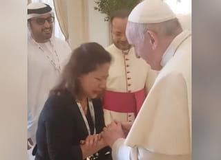 Video: Why this Filipina widow cried when she met Pope Francis in Abu Dhabi