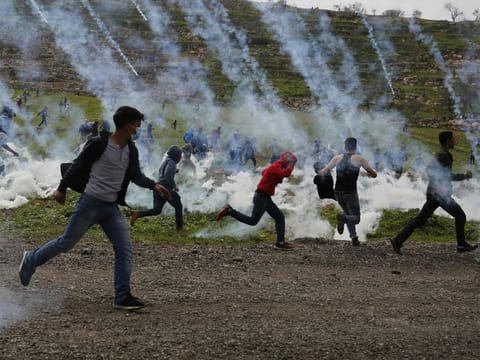 Palestinians demonstrators run away from tear gas fired by Israeli troops during a protest against Jewish settlements, in al-Mughayyir village near Ramallah, in the Israeli-occupied West Bank (File)