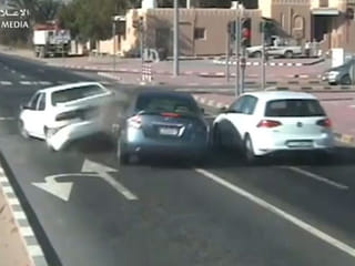 Video: Distracted Abu Dhabi driver rams into car at red traffic light 