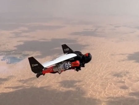 An online video has gone viral in the UAE, grabbing the attention of UAE residents who wanted to see the Jetman fly over Dubai. 