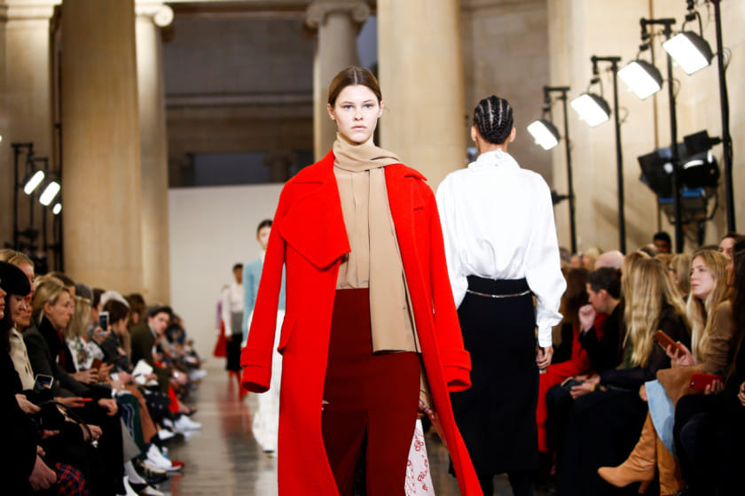 tab-FASHION-LONDON-VICTORIA-BECKHAM3-1550468911794