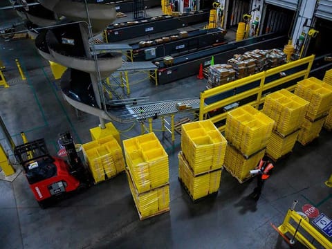 Robots at work along with their human counterparts at an Amazon fulfillment centre in the US. A new Oracle study suggests the machines can also help out with making career planning. (Image used for illustrative purposes only.)