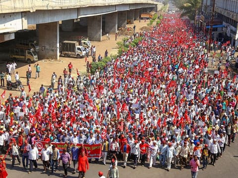 Akhil Bharatiya Kisan Sabha members during their Nashik to Mumbai protest march to press for their various demands, in Nashik, Thursday, February 21, 2019. 