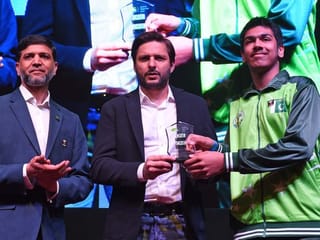 Afridi plays super innings to build Pakistan Complex in Dubai