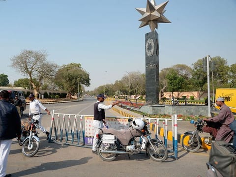 File photo: Pakistani police officers block a road to Karachi airport after it was close for civilian operations amid tension along the border with India, in Karachi, Pakistan, Wednesday, Feb. 27, 2019.