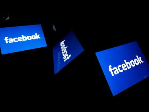  Facebook