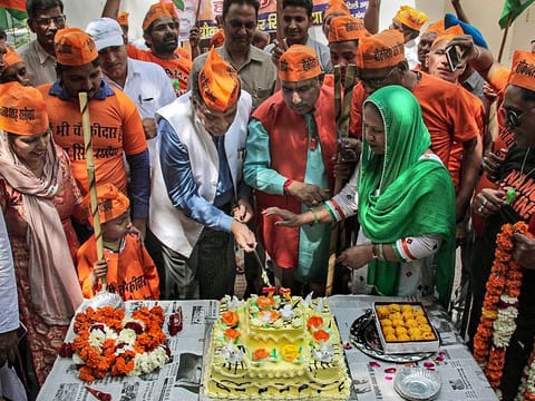 Union Minister of Steel Birender Singh cuts a cake as he promotes party's campaign 'Main bhi Chowkidaar' at his residence, in New Delhi, Sunday, March 24, 2019.