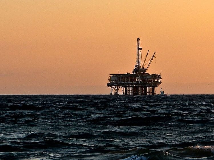 oil-rig-2191711_1920 offshore oil