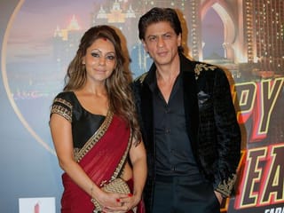 Shah Rukh takes hours to dress up, says Gauri