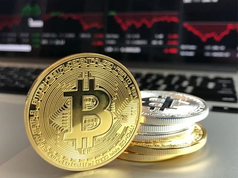 Bitcoin's market capitalisation has reached $902 billion, but it still has a ways to go to reclaim the $1 trillion it commanded in November.