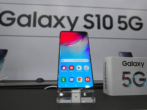 A Samsung Galaxy S10 5G smartphone