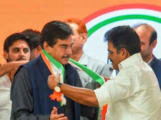 Shatrughan Sinha joins Congress; terms BJP ‘one-man show, two-men army’