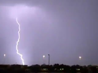 Lightning, thunderstorm rips through Abu Dhabi, Jebel Ali