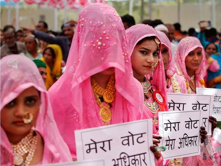 Muslim brides display placards 20190408