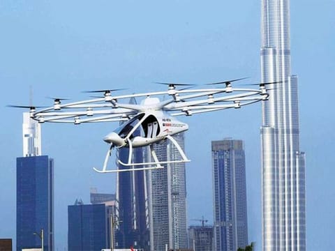 Maiden flight of the world’s first flying taxi in Dubai, the Autonomous Air Taxi (AAT). It’s a vehicle that will be used for the world’s first self-flying taxi service set to be introduced by Dubai’s Road and Transport Authority. The two-seater AAT, capable of transporting people without human intervention or a pilot, has been built by Volocopter, a Germany-based specialist manufacturer of autonomous aerial vehicles. The test flight was held in September 2017.