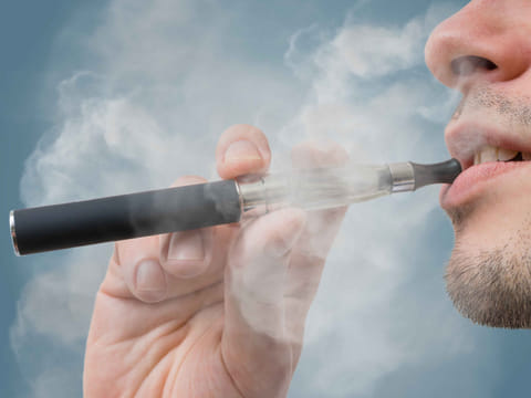 Survey: Smokers who don't quit to consider better alternatives 