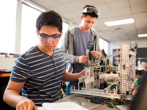 Students need to keep track of emerging tech trends and prepare themselves to turn these trends into lucrative career opportunities