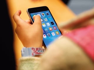 Can you pick up your new iPhone 17 in UAE Apple stores without pre-ordering?