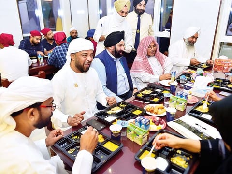 Sikhs and Muslims enjoy Iftar together at the Guru Nanak Darbar Gurudwara on Monday. The gurudwara  has been hosting an interfaith iftar during Ramadan for the past six years.