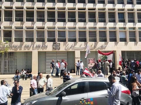 Retired Lebanese servicemen protest to save pensions