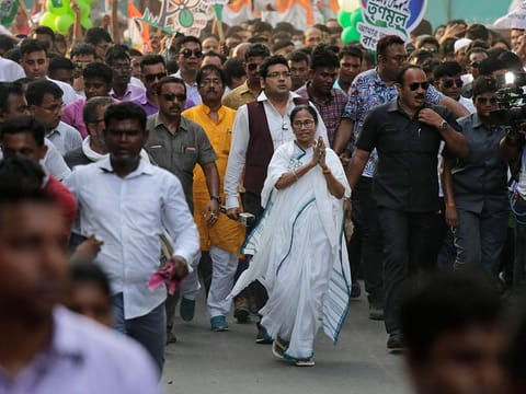Trinamool Congress leader and West Bengal Chief Minister Mamata Banerjee greets the crowds (File)