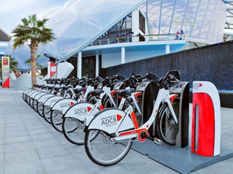 Abu Dhabi Commercial Bank (ADCB) started the UAE’s first public bicycle sharing system, ADCB Bikeshare. In partnership with Cyacle, a private bike-sharing venture, now acquired by Careem.