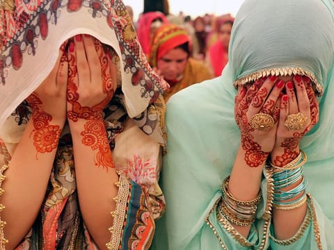Women pray on the Eid Al Fitr in Lahore, Pakistan, on Wednesday, June 5, 2019. 