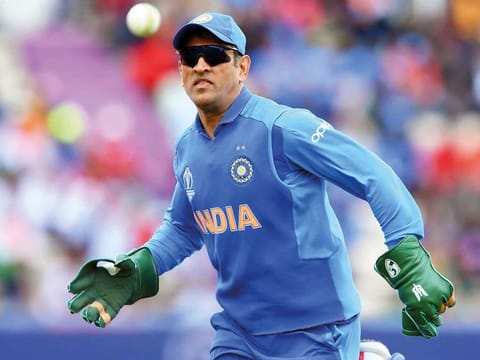 Mahendra Singh Dhoni’s gloves with the military insignia logo has caught the attention of the world with mixed reactions coming in from the experts.