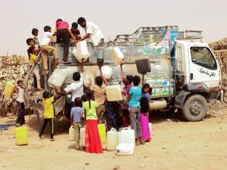 Yemeni forces repel Al Houthi attacks in Hodeida