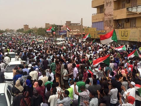 Sudanese protestors chant slogans demanding civilian rule on June 30, 2019 during a rally in Khartoum's southern al-Sahafa district. 
