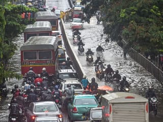 Heavy rains batter India's Mumbai, disrupting air, rail traffic