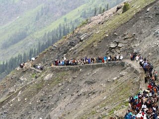 India asks tourists and pilgrims to leave Kashmir